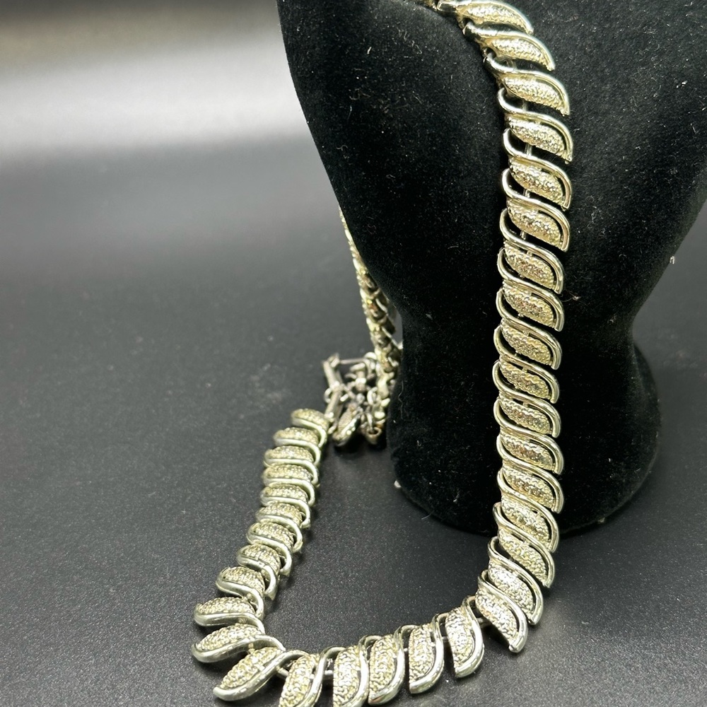 Signed coro necklace gorgeous silver